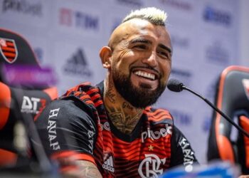 Vidal dice que firmó con Flamengo para ganar la Libertadores