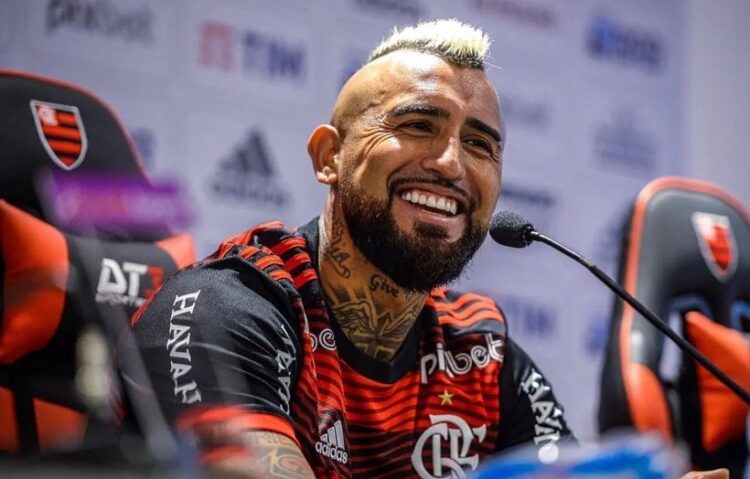 Vidal dice que firmó con Flamengo para ganar la Libertadores