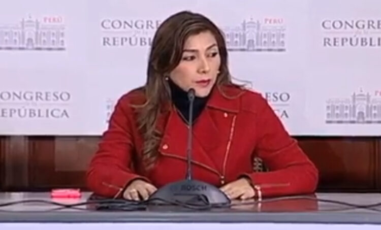 Destituyen a jefa del Congreso en Perú tras censurarla por escándalo político