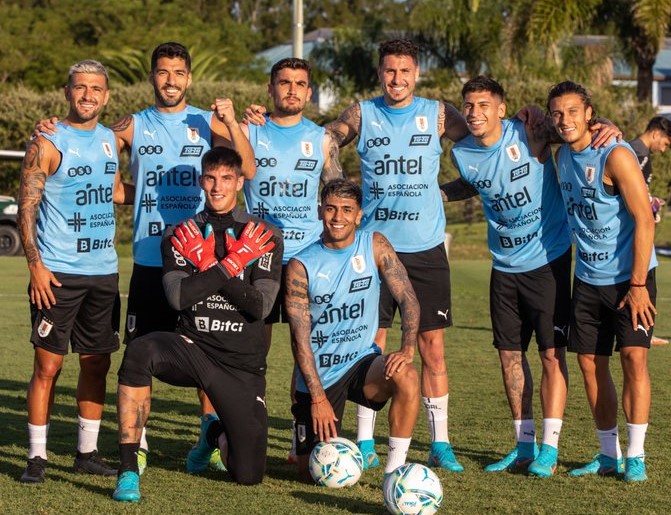 Uruguay enfrenta a Venezuela para mejorar sus chances de clasificar a Qatar