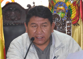 Dictan detención domiciliaria con permiso para trabajar a Gobernador de Potosí en caso Ambulancias