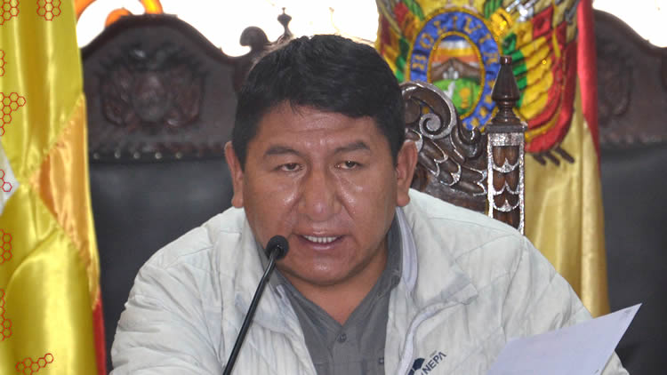 Dictan detención domiciliaria con permiso para trabajar a Gobernador de Potosí en caso Ambulancias