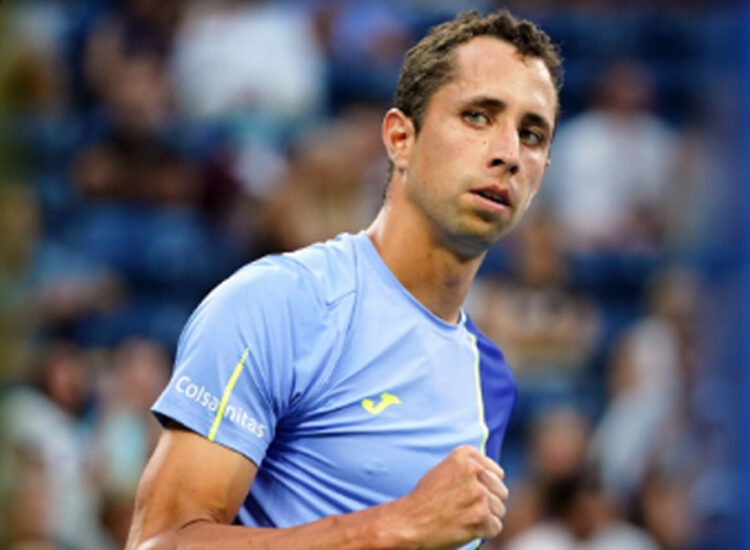 Colombiano Daniel Galán elimina a Tsitsipas, cuarto sembrado, en su debut en el US Open