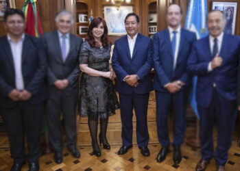 Presidente de Bolivia dice que se busca 'aniquilar' a Cristina Fernández.
