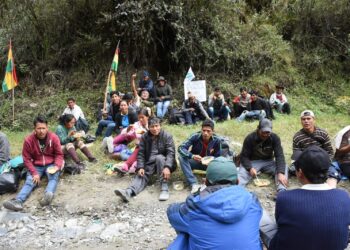 Cocaleros de Nor y Sud Yungas convergen en Unduavi, prevén llegar a La Paz el miércoles
