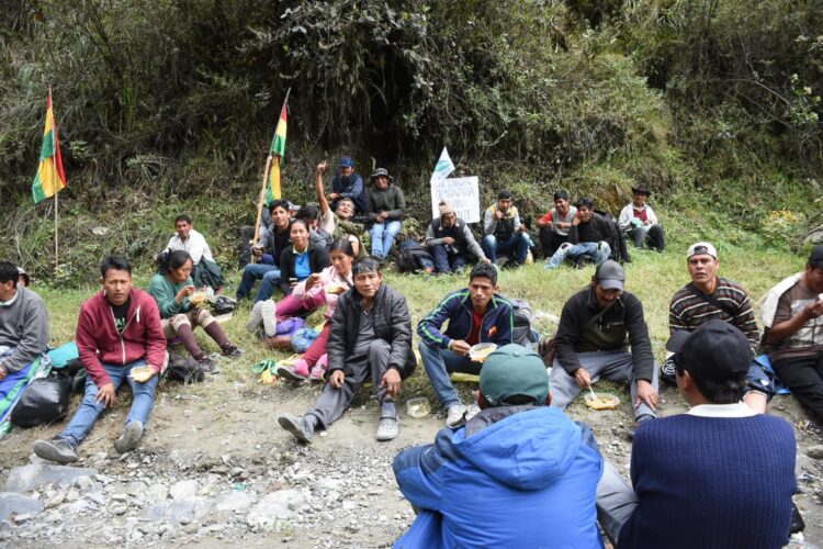 Cocaleros de Nor y Sud Yungas convergen en Unduavi, prevén llegar a La Paz el miércoles