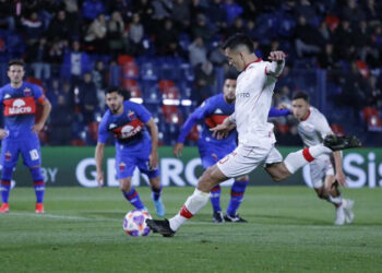 Huracán se queda con las ganas de ser puntero en Argentina y cae Racing