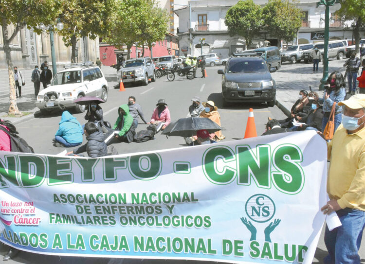 Caja Nacional compromete tres centros oncológicos