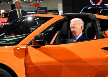 El salón del automóvil arranca con expectativa por discurso de Biden