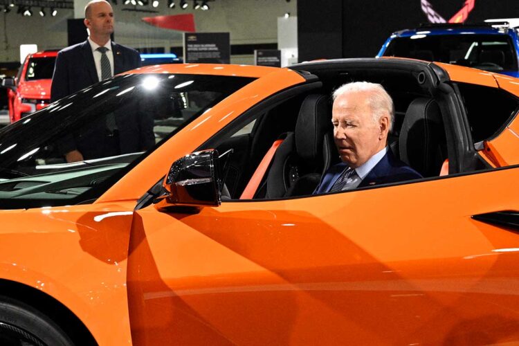 El salón del automóvil arranca con expectativa por discurso de Biden