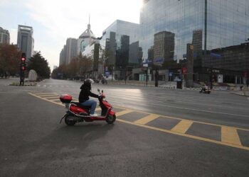 China confina a ciudad de más 300.000 habitantes por un caso de COVID-19
