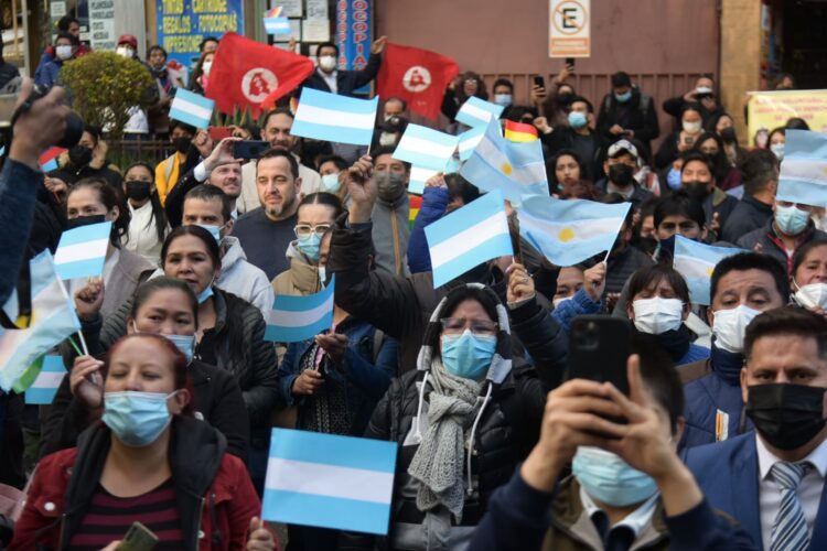 En La Paz, concentración expresa solidaridad a Cristina Kirchner y rechaza intentos de desestabilización