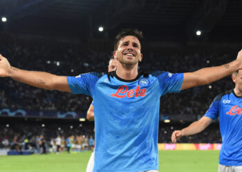El Nápoles golea 4-1 al Liverpool, finalista en la pasada edición de Champions
