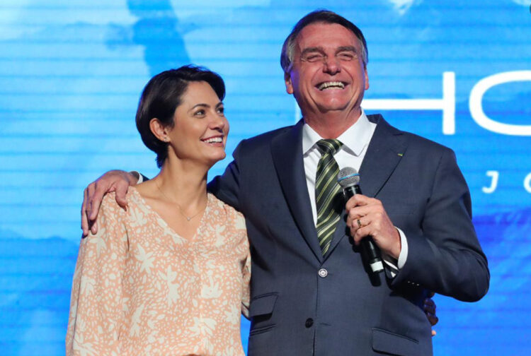 Primera dama brasileña promueve un mes de ayuno y oración por Bolsonaro