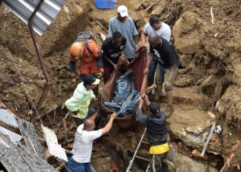 Lluvias torrenciales dejan ya 94 muertos cerca de Rio de Janeiro