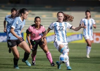 Argentina golea 5-0 a Uruguay en recio duelo de Copa América Femenina