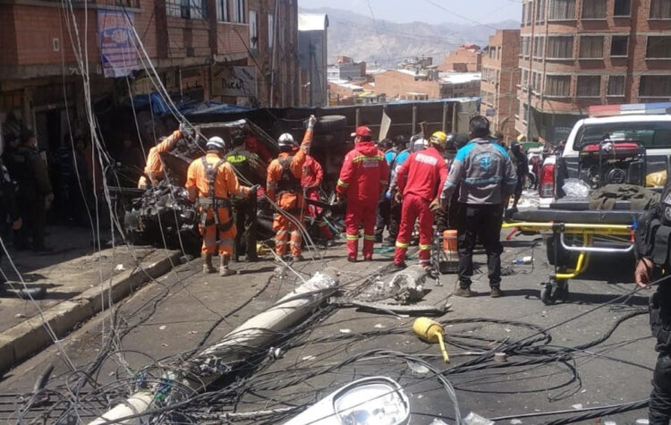 Dos familiares de vocal del TSE perecen en el accidente de Tembladerani