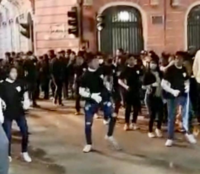 Estudiantes de Oruro distorsionan coreografía de la Diablada y son expulsados de la entrada universitaria