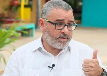 Fiscalía de El Salvador imputa otro delito de corrupción a expresidente Funes