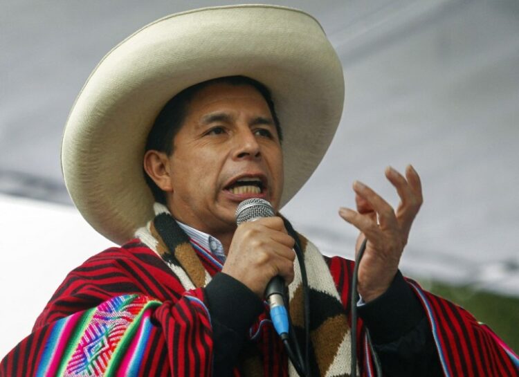 Presidente izquierdista Castillo recoge 60% de desaprobación en Perú