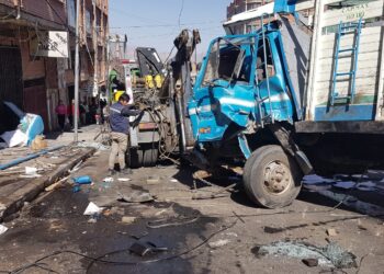 La Policía precinta área del accidente de Tembladerani, afectada por la caída de cables de alta tensión