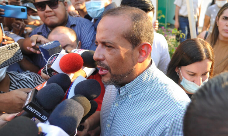 Luis Fernando Camacho se defenderá en libertad en proceso por presunta compra irregular de carro bombero