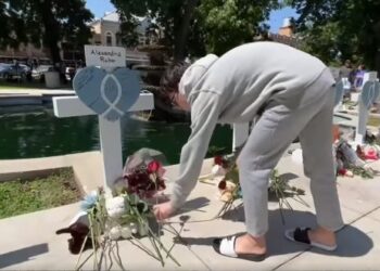 Dolor profundo en Texas en entierro de maestra abatida en masacre de Uvalde