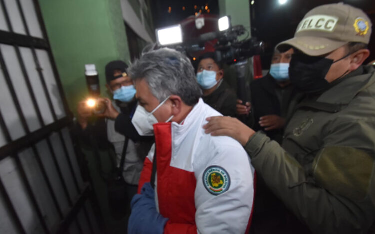 Detienen a Larrea, médicos salen en su defensa y esperan su libertad para evitar el paro declarado
