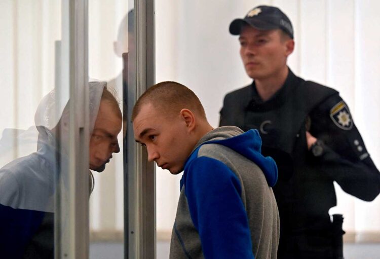 Soldado ruso juzgado por crímenes de guerra es condenado a cadena perpetua