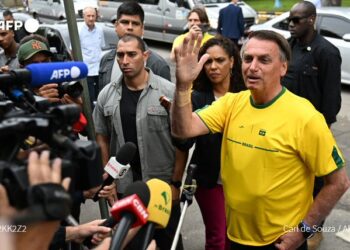 ‘Unas elecciones limpias deben ser respetadas’, dice Bolsonaro tras votar en Brasil