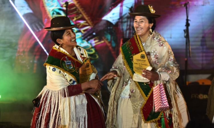 Yulisa Paco del macrodistrito Cotahuma es elegida Cholita Paceña 2022