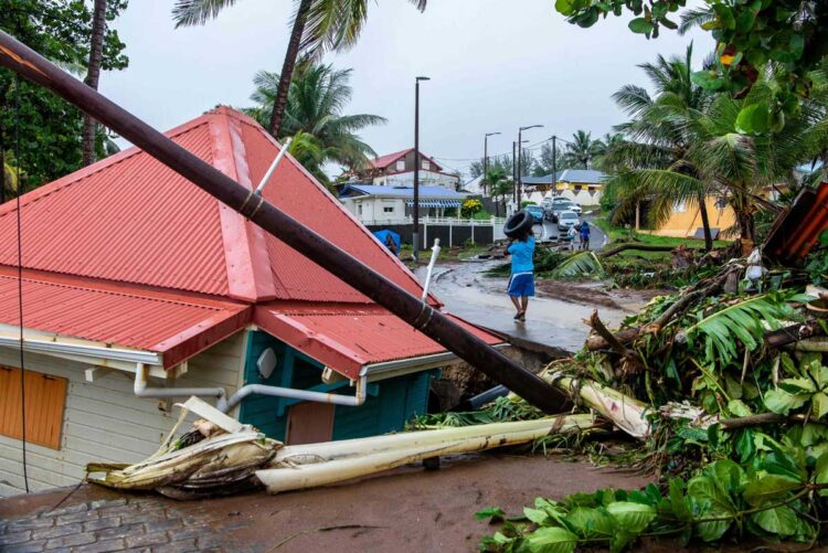 La tormenta Fiona se convierte en huracán al acercarse a Puerto Rico
