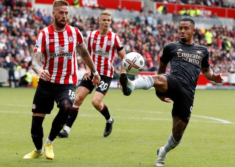 Arsenal no afloja y recupera el liderato en la Premier League