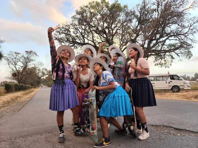 Imilla Skate promueve la inclusión y expone la cultura boliviana