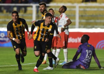 The Strongest juega bien y se impone ante el líder