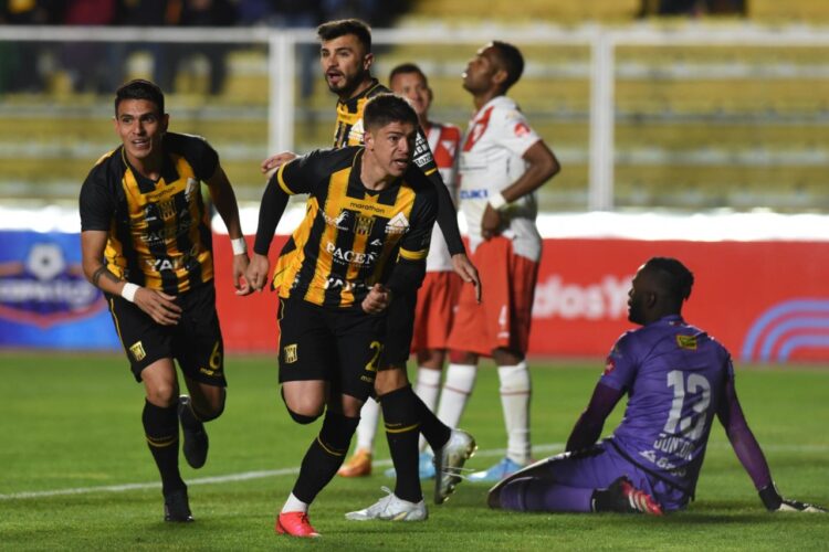 The Strongest juega bien y se impone ante el líder