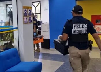 ‘Ítems fantasma’: Allanan Saguapac y detienen a un gerente, Camacho y cívicos ven ‘asalto’ y ‘abuso’