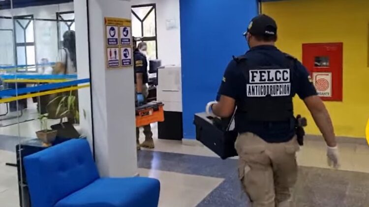 ‘Ítems fantasma’: Allanan Saguapac y detienen a un gerente, Camacho y cívicos ven ‘asalto’ y ‘abuso’