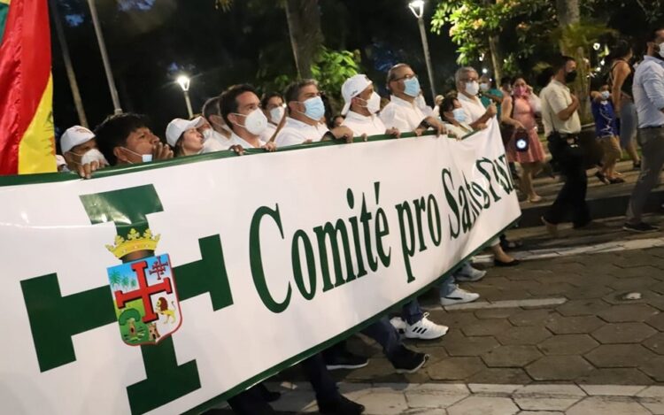 Santa Cruz va al paro, el Gobierno advierte de pérdidas por $us 32 MM y la Policía en emergencia