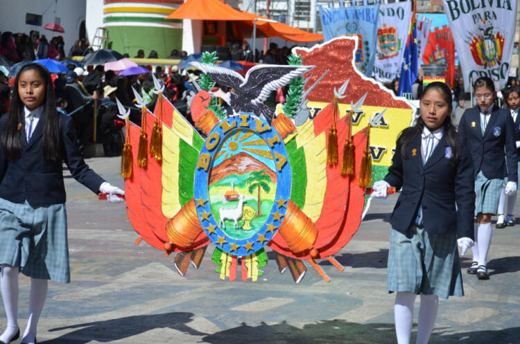 Distrital y Padres de familia de La Paz coinciden en suspender el desfile estudiantil del 6 de agosto