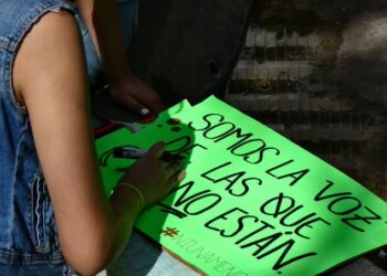 Ecuatorianas marchan el 8-M para rechazar eventual veto a ley de aborto por violación
