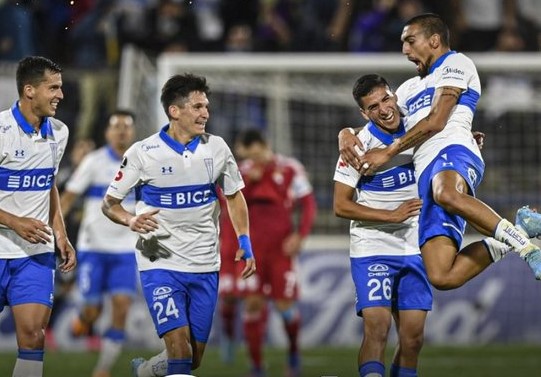 Universidad Católica gana 2-1 al Sporting Cristal en Grupo H de la Libertadores