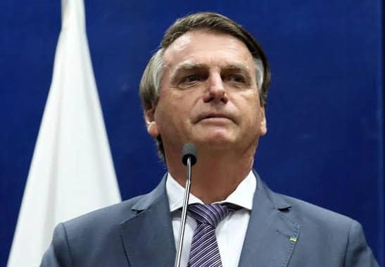 ‘Vencimos la mentira’ de los sondeos, dice Bolsonaro tras entrar al balotaje en Brasil