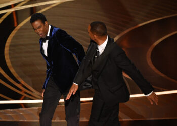 Will Smith golpea a Chris Rock en momento viral de los Óscar