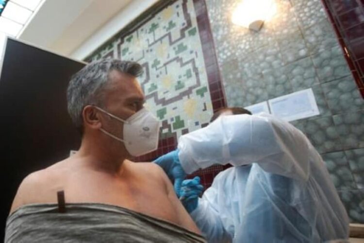 Vacunación obligatoria contra el coronavirus se vuelve realidad en Austria