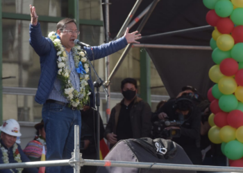 Arce: ‘Sobre nuestro cadáver, un golpe de Estado’