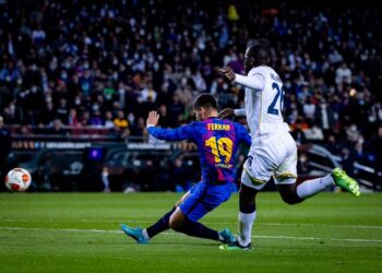 Barcelona y Nápoles empatan 1-1 y dejan abierto el pase a octavos de la Europa League
