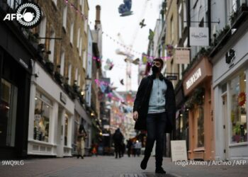 Inglaterra recupera casi la normalidad con el levantamiento de restricciones anti COVID-19