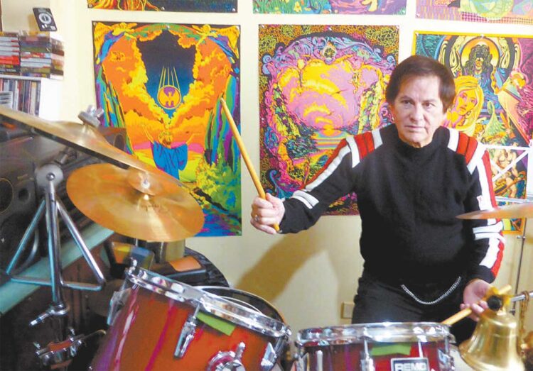 Álvaro Córdova, el batería errante