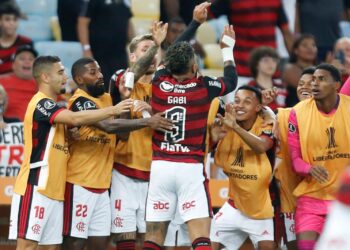 Flamengo vence 3-1 a Talleres y es líder solitario del Grupo H de Libertadores